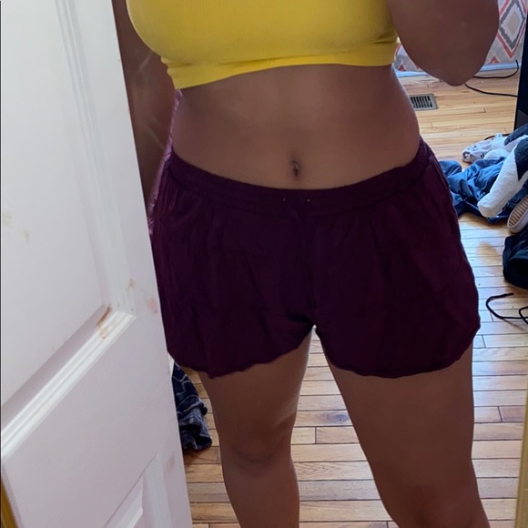 Maroon shorts size medium - Picture 4 of 5